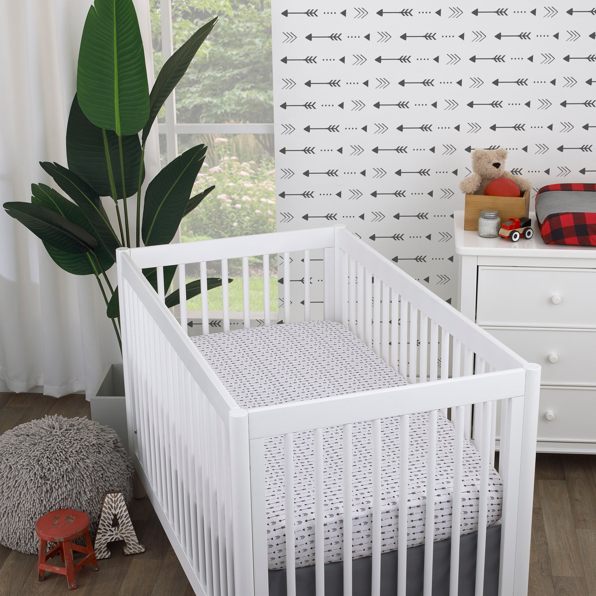Little Love by NoJo Little Man Cave Ivory and Black Arrows Nursery Fitted Crib Sheet