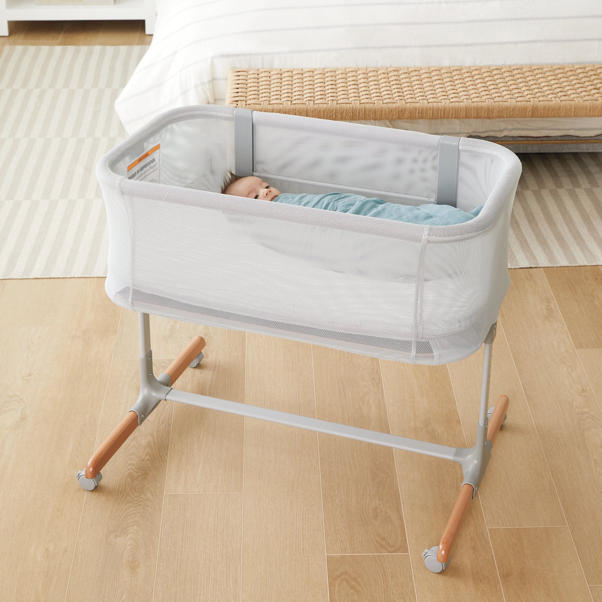 Skip Hop Cozy-Up 2-in-1 Bedside Sleeper Pink and White Clouds 100% Cotton Fitted Bassinet Sheet