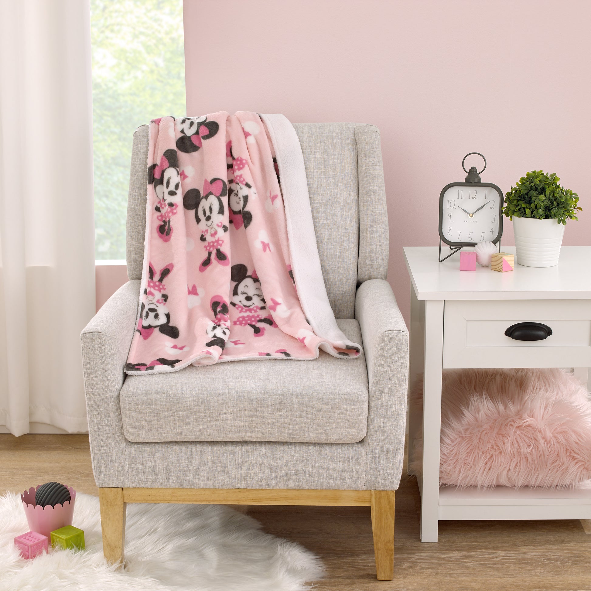 Disney Minnie Mouse Pink, White and Black Bows Super Soft Sherpa Baby Blanket