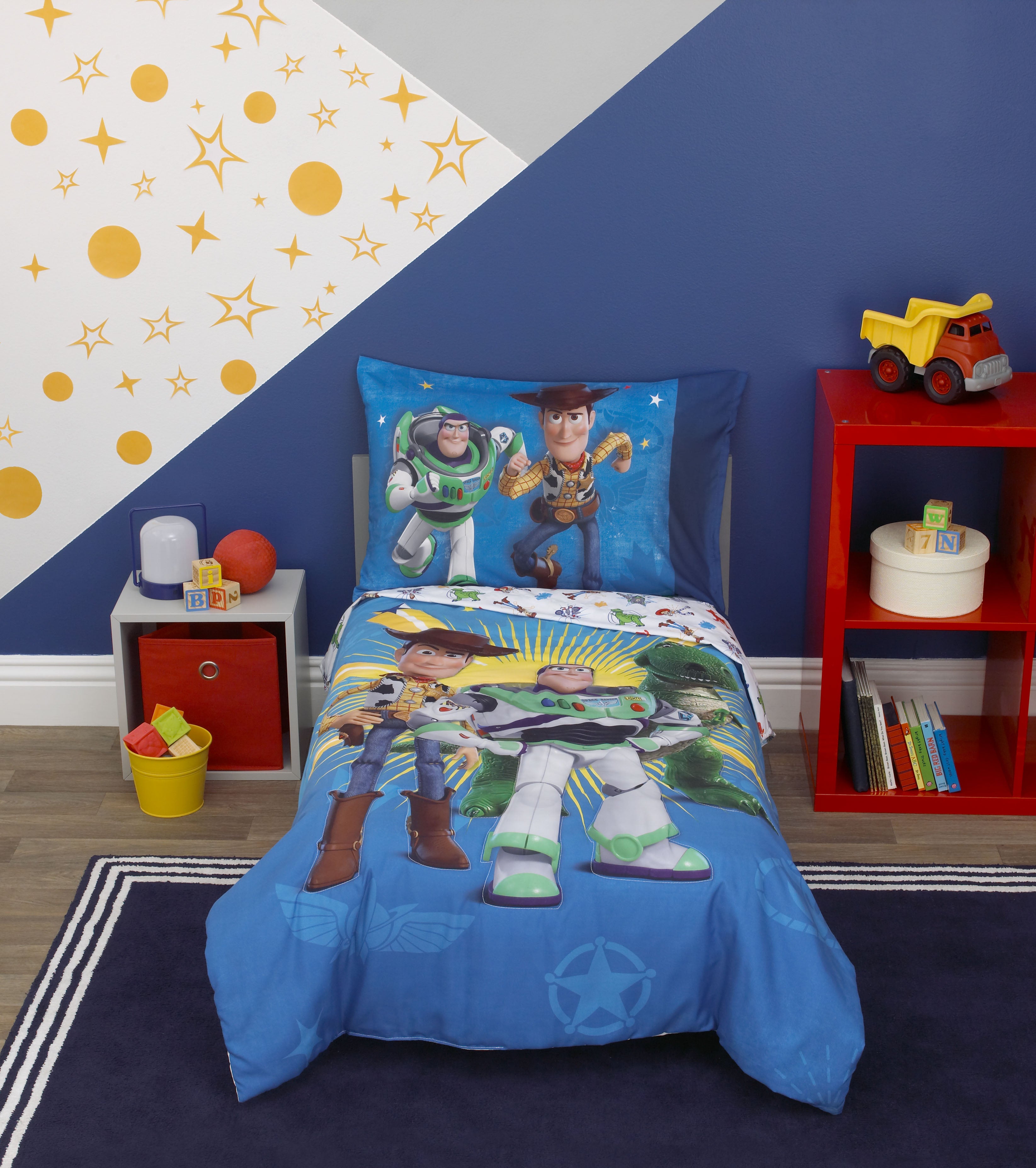 Disney Toy Story 4 Blue Green Yellow Toys in Action 4 Piece Toddler Bed Set Comforter Flat Top Sheet Fitted Bottom Sheet Reversible Pillowcase NoJo Baby