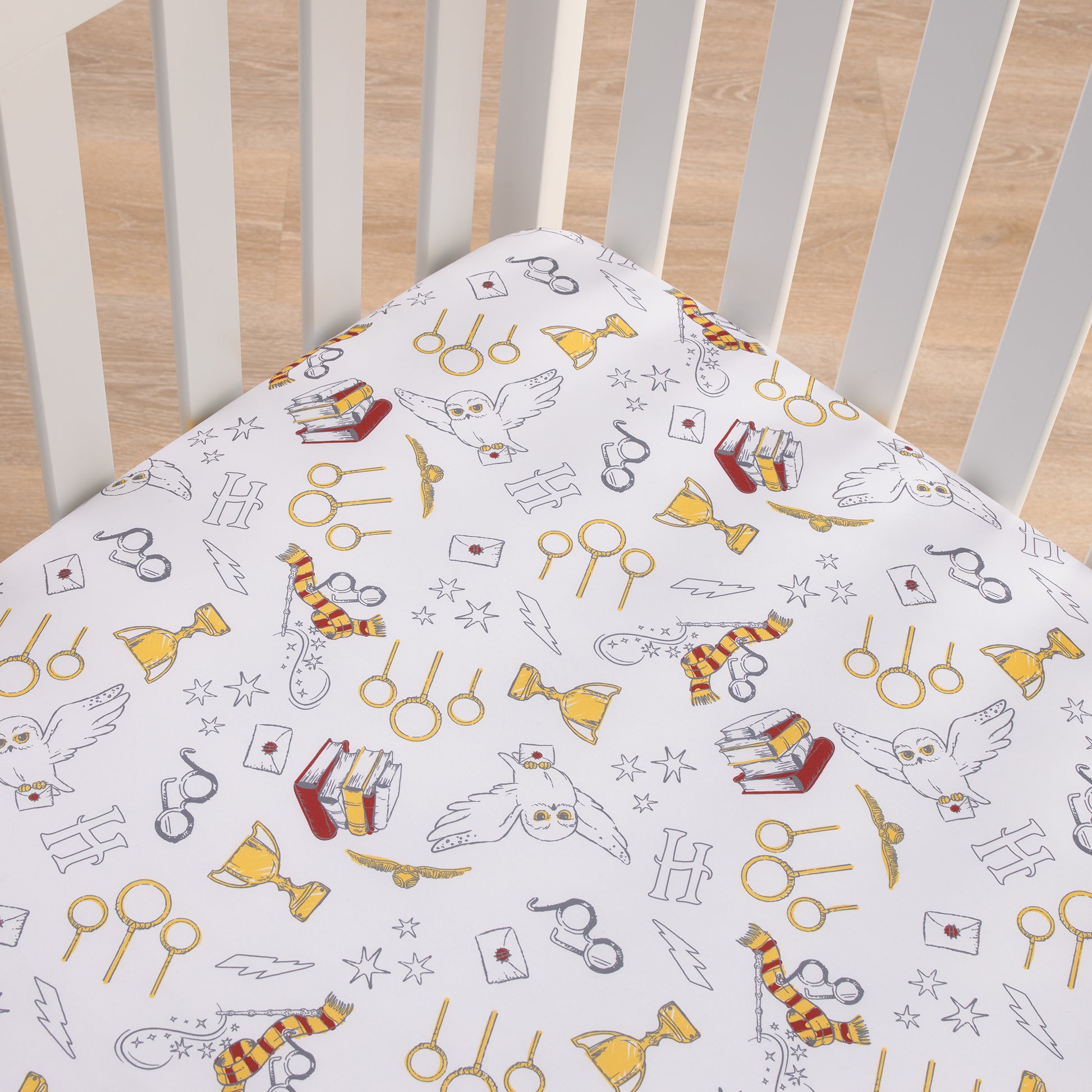 NoJo Warner Bros Harry Potter White, Gold, and Red Hogwarts Icons Nursery Fitted Crib Sheet