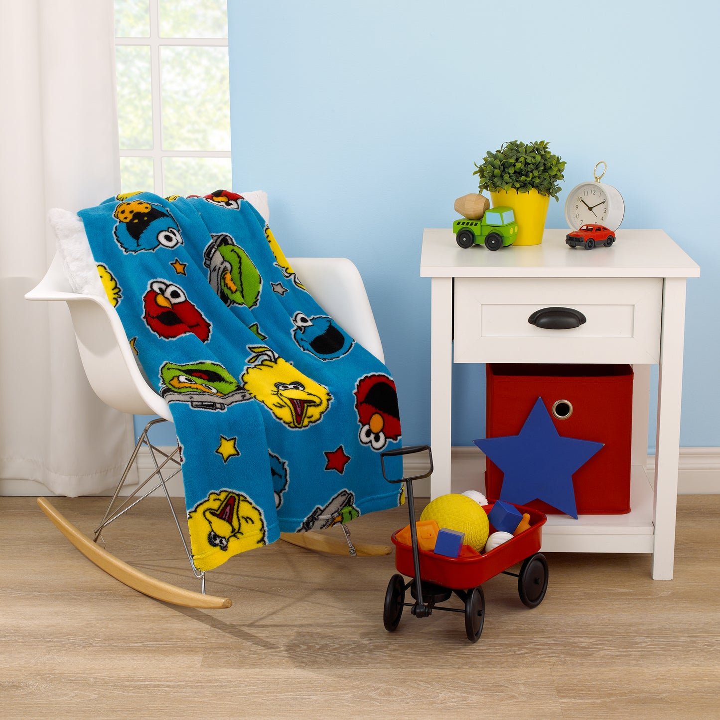 Sesame Street Come and Play Blue, Green, Red and Yellow, Elmo, Big Bird, Cookie Monster, and Oscar the Grouch Toddler Blanket