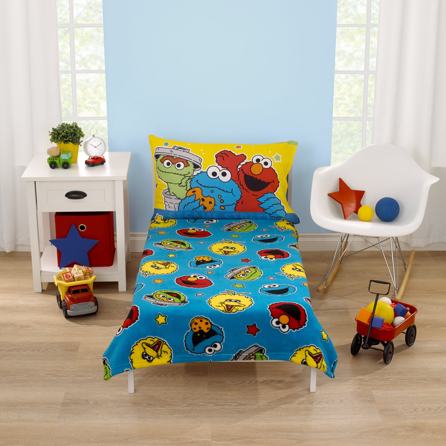 Sesame Street Come and Play Blue, Green, Red and Yellow, Elmo, Big Bird, Cookie Monster, and Oscar the Grouch Toddler Blanket